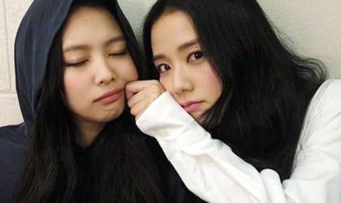 BLACKPINK Jennie, Jisoo (right)